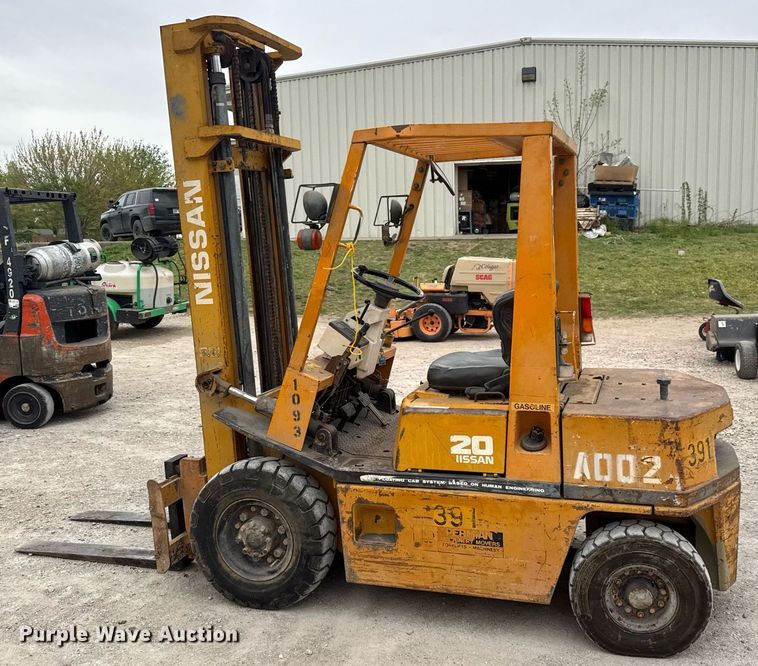 image for item EQ1355 Nissan PH02 forklift