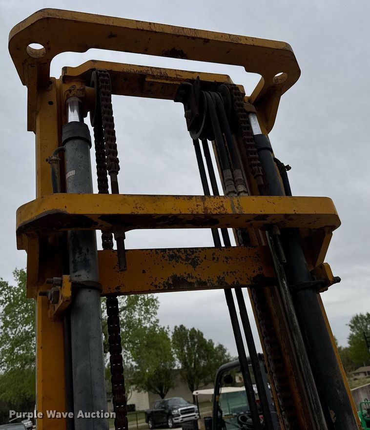 image for item EQ1355 Nissan PH02 forklift