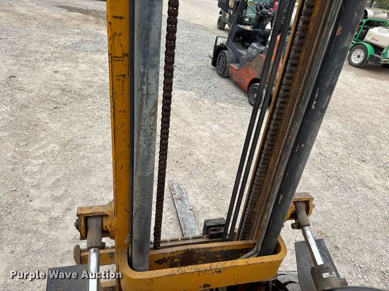 image for item EQ1355 Nissan PH02 forklift