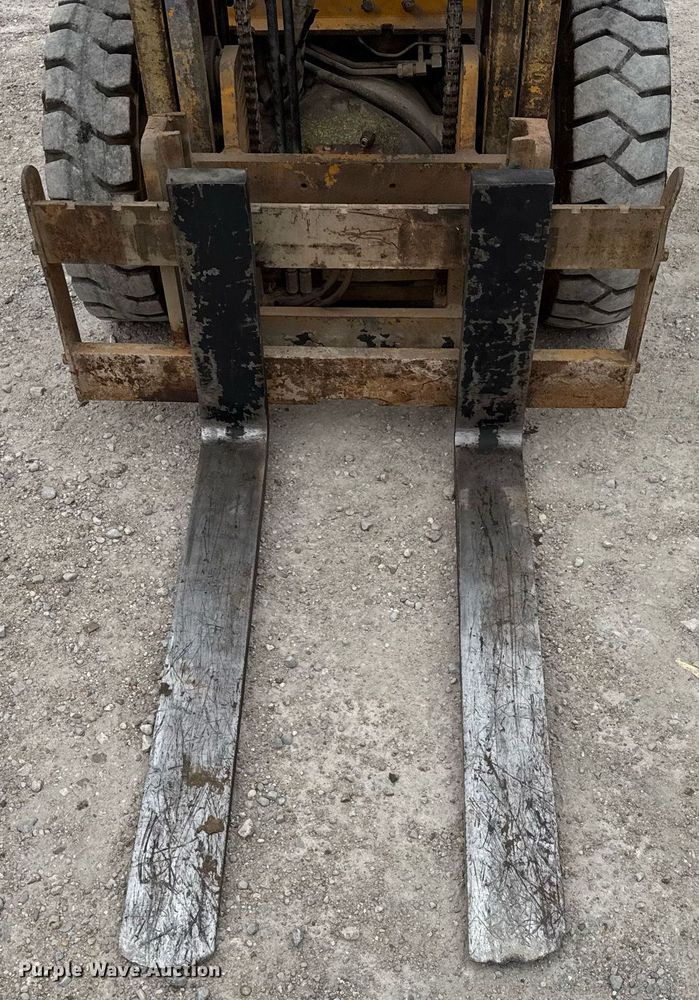 image for item EQ1355 Nissan PH02 forklift