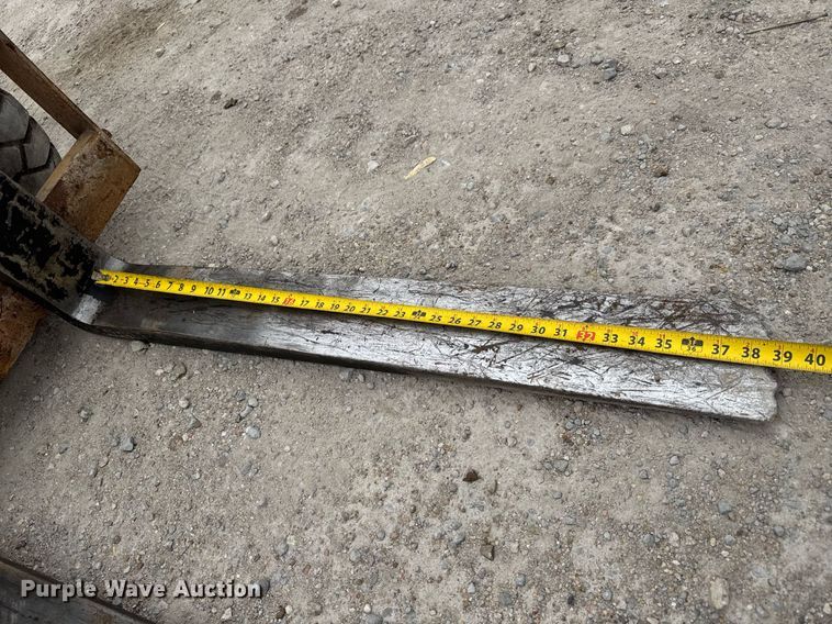 image for item EQ1355 Nissan PH02 forklift