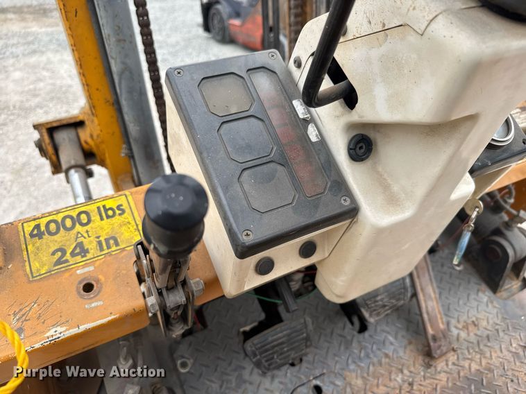 image for item EQ1355 Nissan PH02 forklift