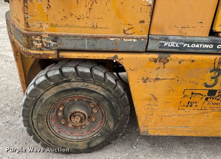 image for item EQ1355 Nissan PH02 forklift