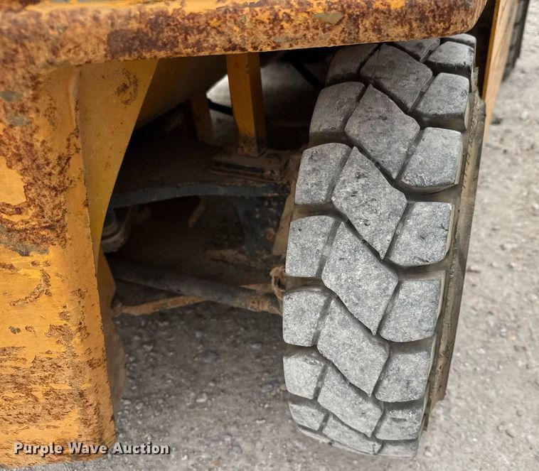 image for item EQ1355 Nissan PH02 forklift