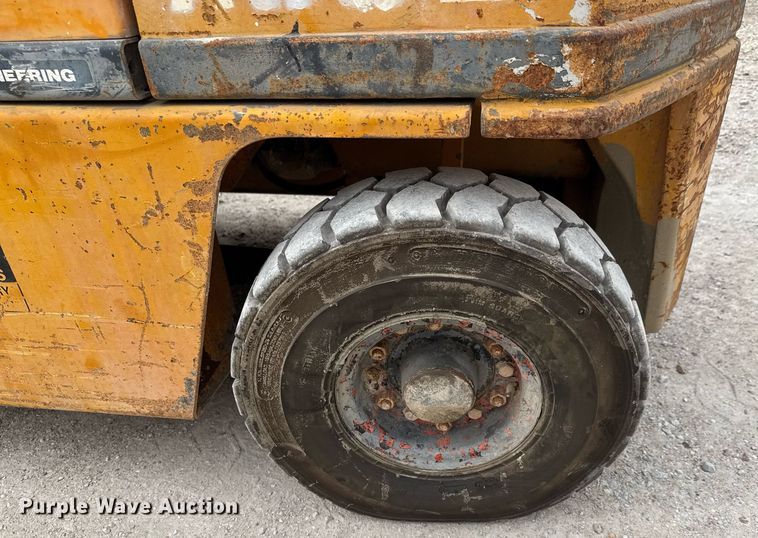 image for item EQ1355 Nissan PH02 forklift