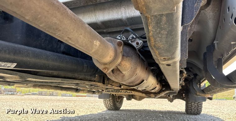 image for item EQ1394 2019 Ford F350 Super Duty Crew Cab pickup truck cab and chassis