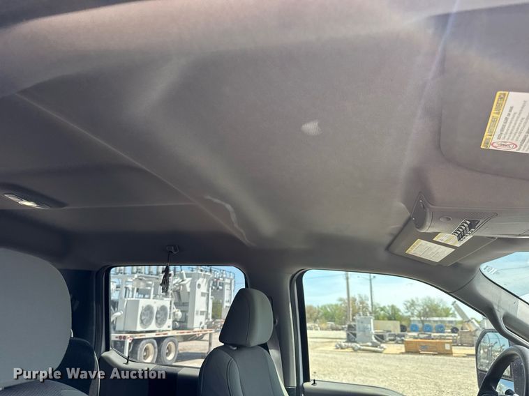 image for item EQ1394 2019 Ford F350 Super Duty Crew Cab pickup truck cab and chassis