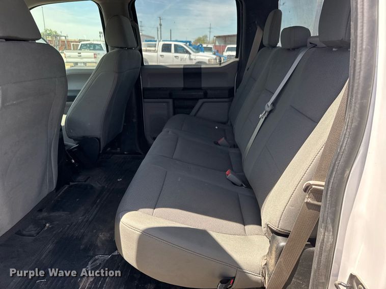 image for item EQ1394 2019 Ford F350 Super Duty Crew Cab pickup truck cab and chassis