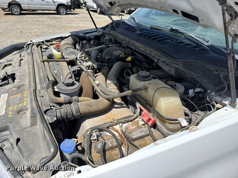 image for item EQ1394 2019 Ford F350 Super Duty Crew Cab pickup truck cab and chassis