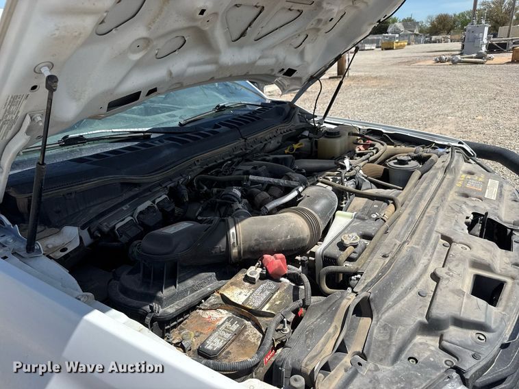 image for item EQ1394 2019 Ford F350 Super Duty Crew Cab pickup truck cab and chassis