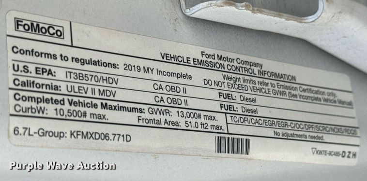 image for item EQ1394 2019 Ford F350 Super Duty Crew Cab pickup truck cab and chassis