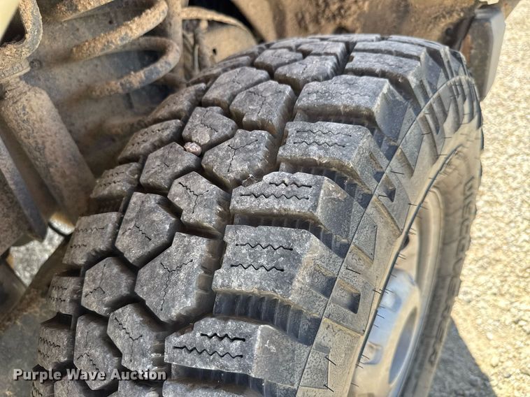 image for item EQ1394 2019 Ford F350 Super Duty Crew Cab pickup truck cab and chassis