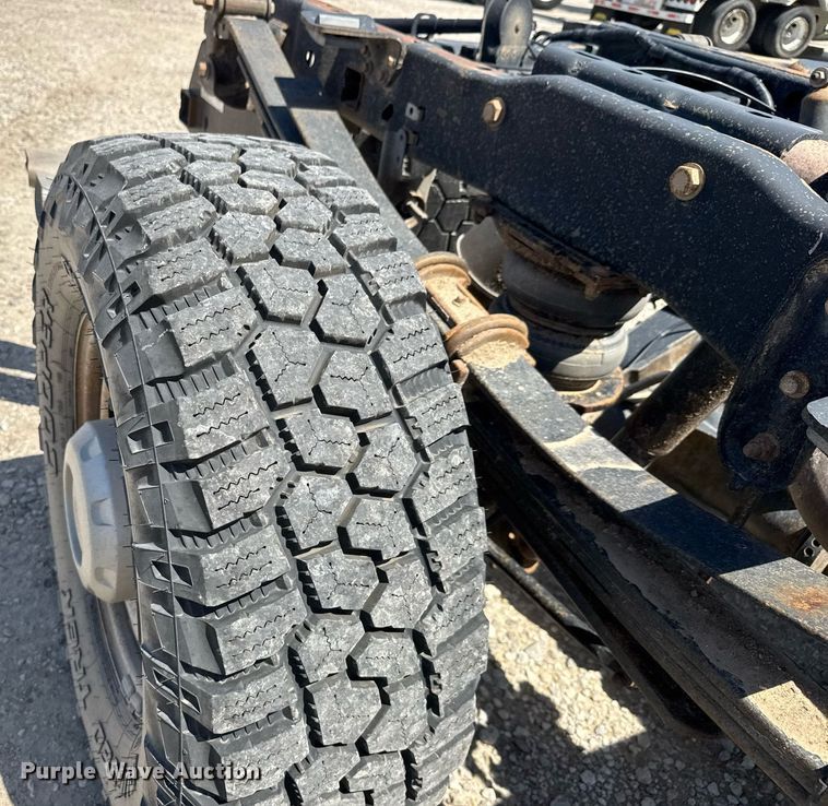 image for item EQ1394 2019 Ford F350 Super Duty Crew Cab pickup truck cab and chassis