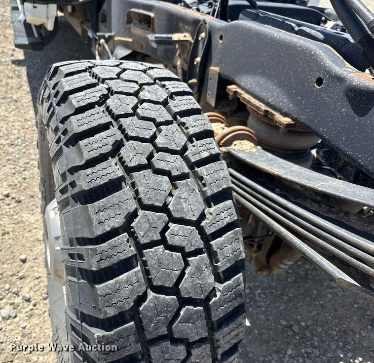 image for item EQ1394 2019 Ford F350 Super Duty Crew Cab pickup truck cab and chassis