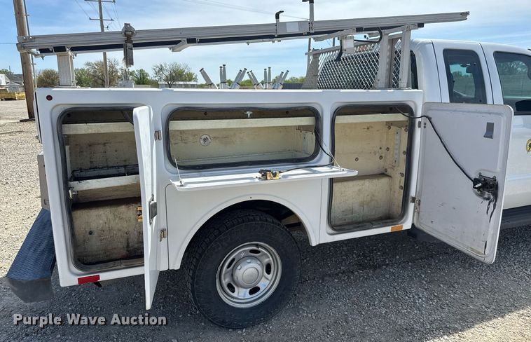 image for item EQ1397 2016 Ford F250 Super Duty SuperCab utility bed pickup truck