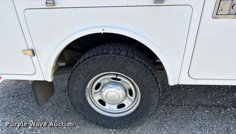 image for item EQ1397 2016 Ford F250 Super Duty SuperCab utility bed pickup truck