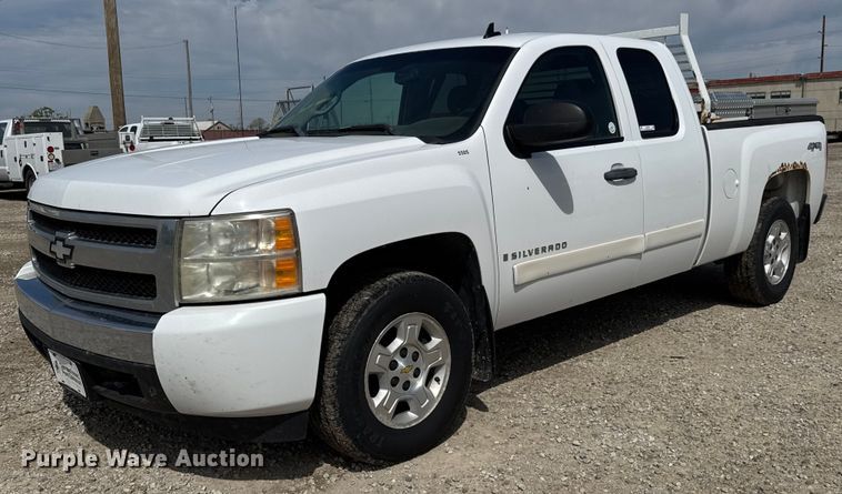 image for item EQ1400 2008 Chevrolet Silverado 1500 Ext. Cab pickup truck