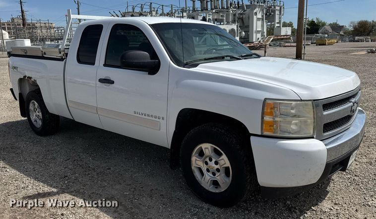 image for item EQ1400 2008 Chevrolet Silverado 1500 Ext. Cab pickup truck