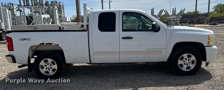 image for item EQ1400 2008 Chevrolet Silverado 1500 Ext. Cab pickup truck