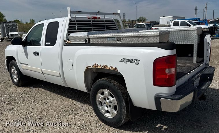image for item EQ1400 2008 Chevrolet Silverado 1500 Ext. Cab pickup truck