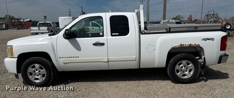 image for item EQ1400 2008 Chevrolet Silverado 1500 Ext. Cab pickup truck