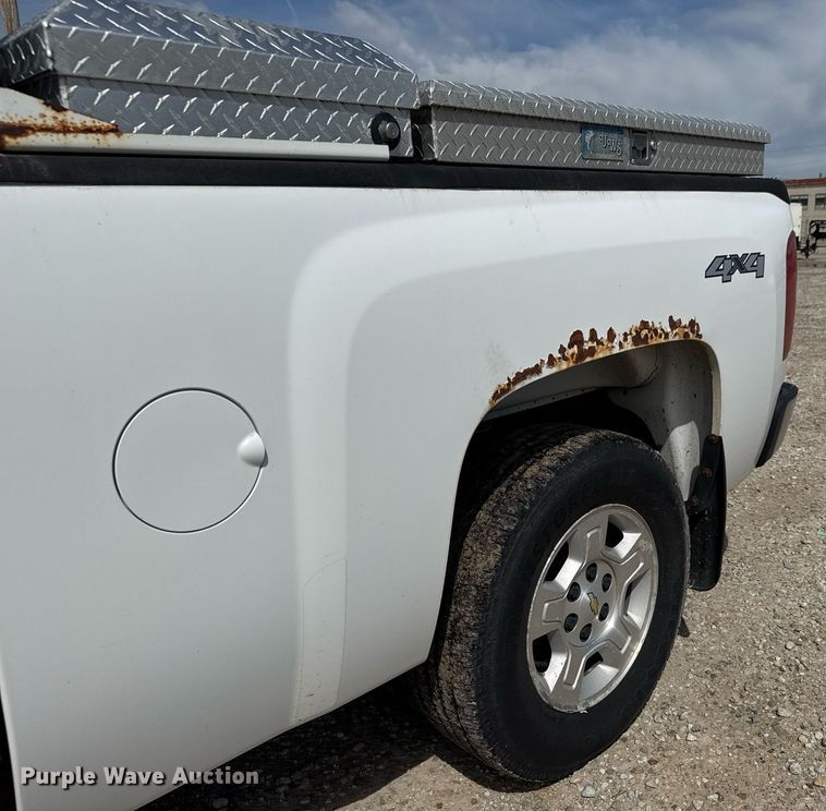 image for item EQ1400 2008 Chevrolet Silverado 1500 Ext. Cab pickup truck