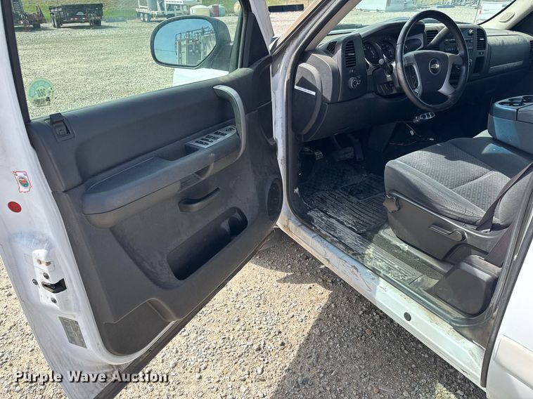 image for item EQ1400 2008 Chevrolet Silverado 1500 Ext. Cab pickup truck