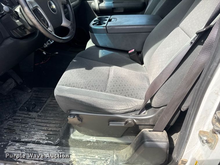 image for item EQ1400 2008 Chevrolet Silverado 1500 Ext. Cab pickup truck