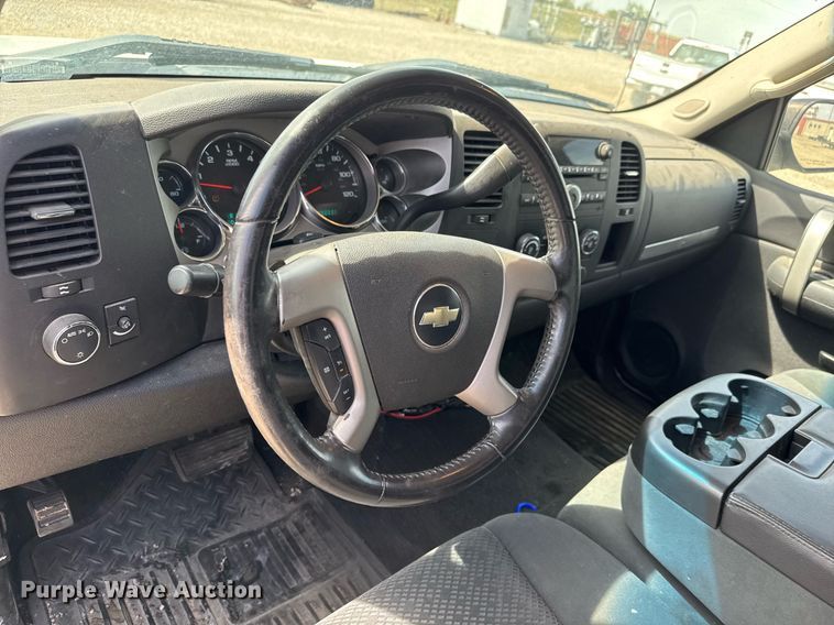 image for item EQ1400 2008 Chevrolet Silverado 1500 Ext. Cab pickup truck