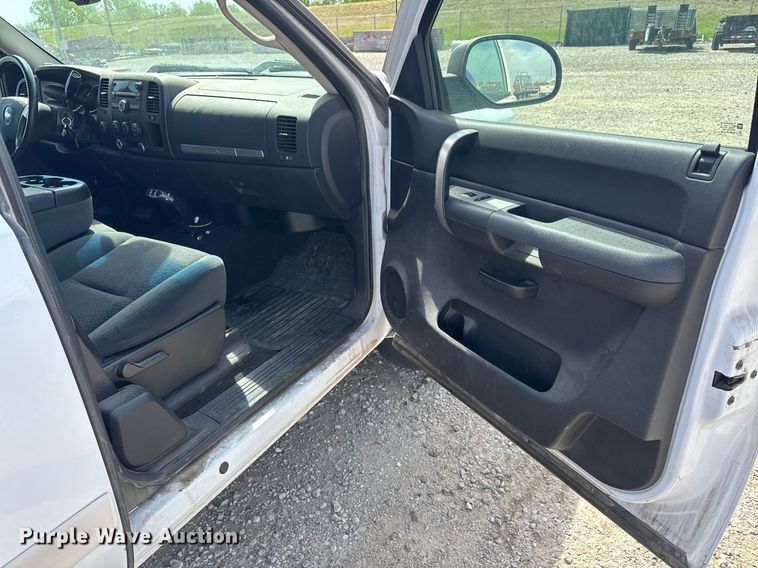 image for item EQ1400 2008 Chevrolet Silverado 1500 Ext. Cab pickup truck