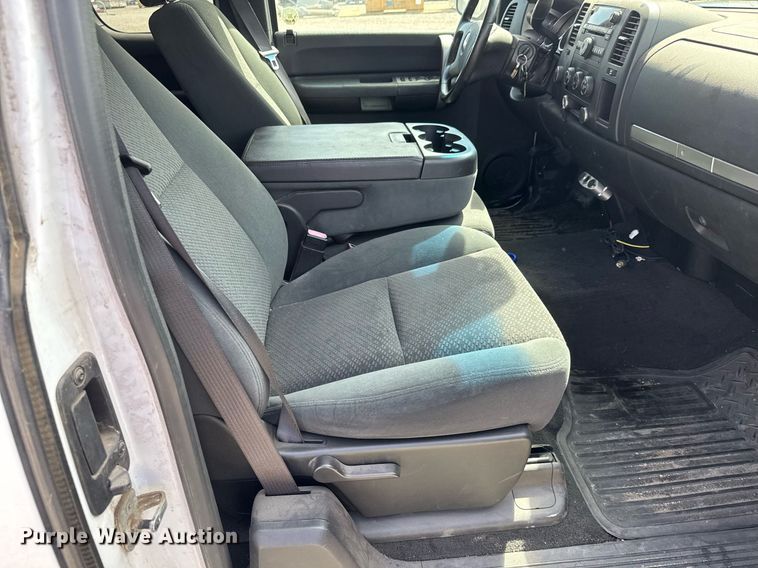 image for item EQ1400 2008 Chevrolet Silverado 1500 Ext. Cab pickup truck