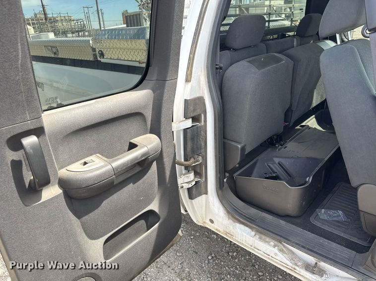 image for item EQ1400 2008 Chevrolet Silverado 1500 Ext. Cab pickup truck