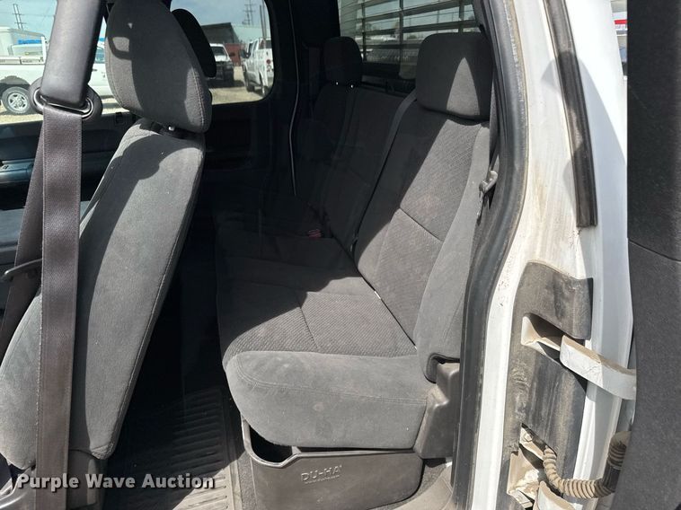 image for item EQ1400 2008 Chevrolet Silverado 1500 Ext. Cab pickup truck
