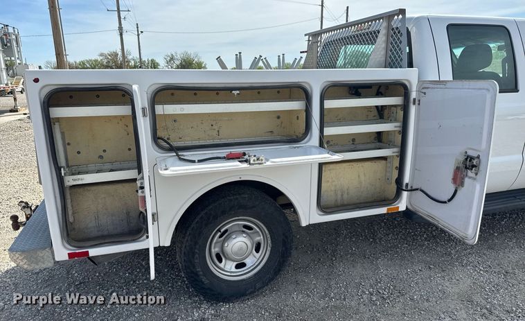 image for item EQ1402 2016 Ford F250 Super Duty  Crew Cab utility bed pickup truck