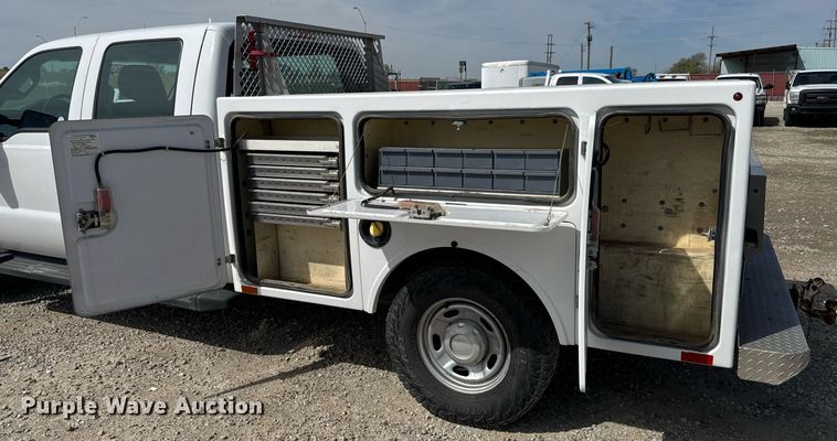 image for item EQ1402 2016 Ford F250 Super Duty  Crew Cab utility bed pickup truck