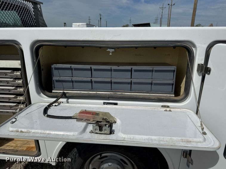 image for item EQ1402 2016 Ford F250 Super Duty  Crew Cab utility bed pickup truck