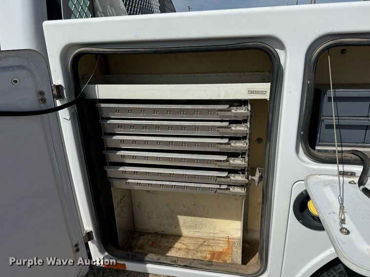 image for item EQ1402 2016 Ford F250 Super Duty  Crew Cab utility bed pickup truck