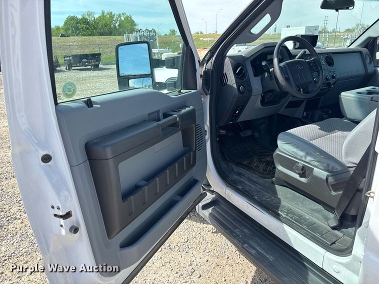 image for item EQ1402 2016 Ford F250 Super Duty  Crew Cab utility bed pickup truck