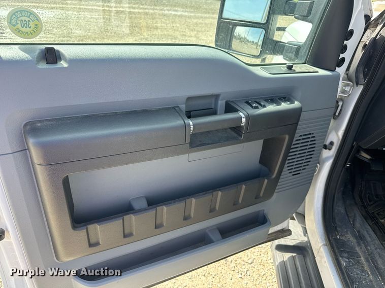 image for item EQ1402 2016 Ford F250 Super Duty  Crew Cab utility bed pickup truck