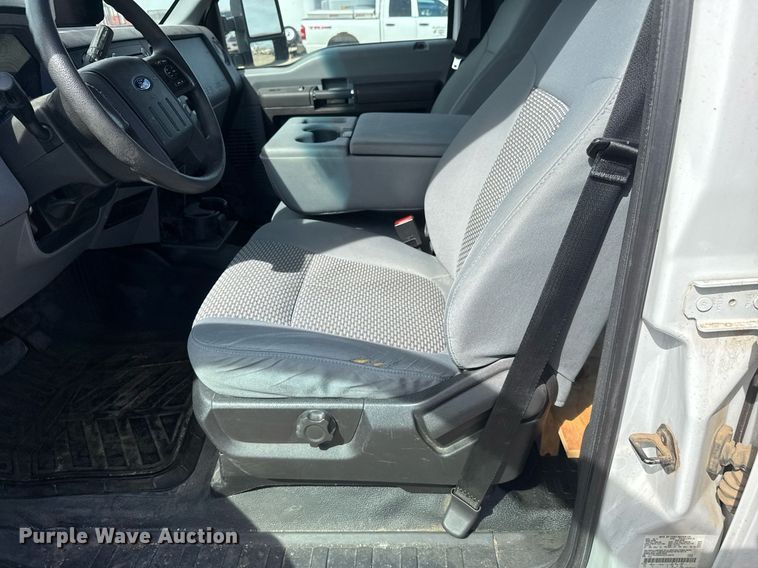 image for item EQ1402 2016 Ford F250 Super Duty  Crew Cab utility bed pickup truck