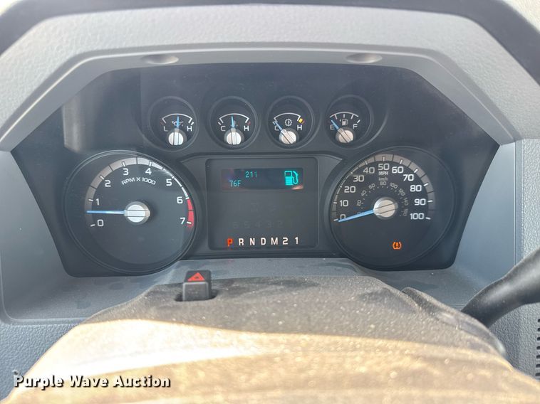 image for item EQ1402 2016 Ford F250 Super Duty  Crew Cab utility bed pickup truck