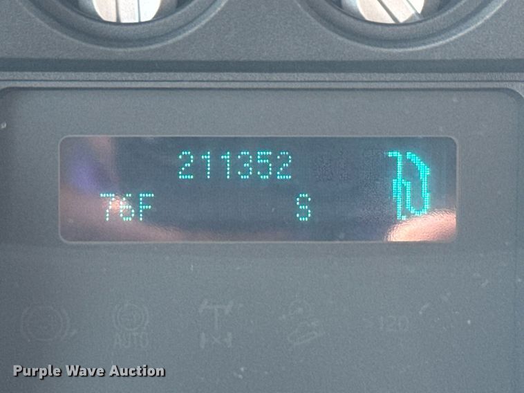 image for item EQ1402 2016 Ford F250 Super Duty  Crew Cab utility bed pickup truck