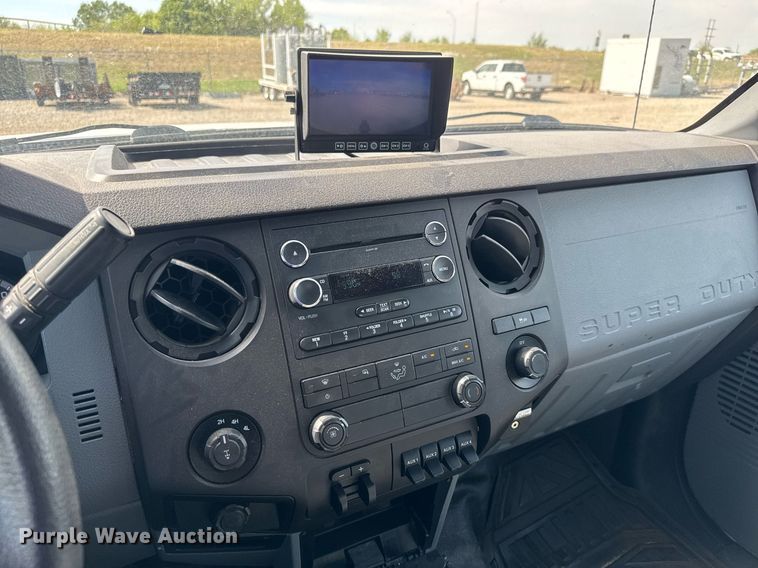 image for item EQ1402 2016 Ford F250 Super Duty  Crew Cab utility bed pickup truck