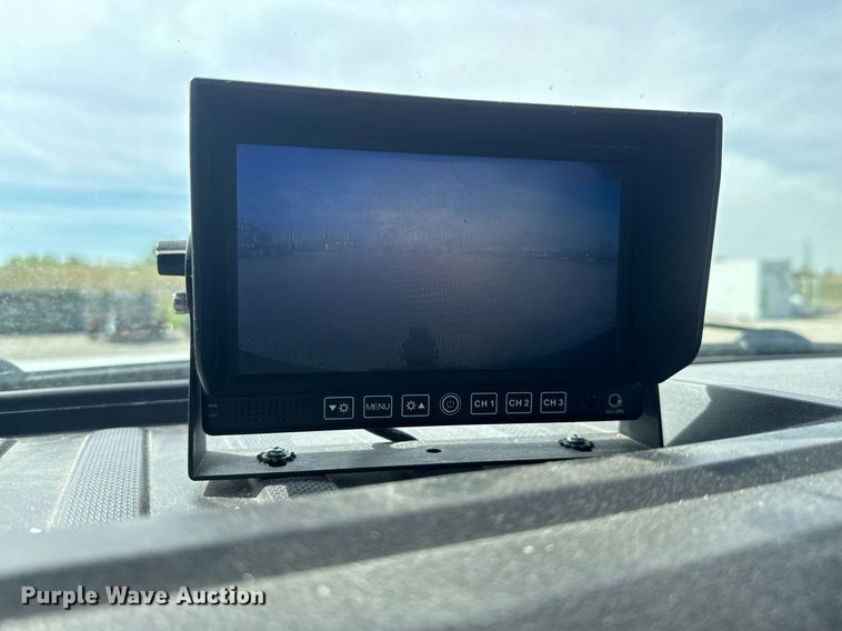 image for item EQ1402 2016 Ford F250 Super Duty  Crew Cab utility bed pickup truck