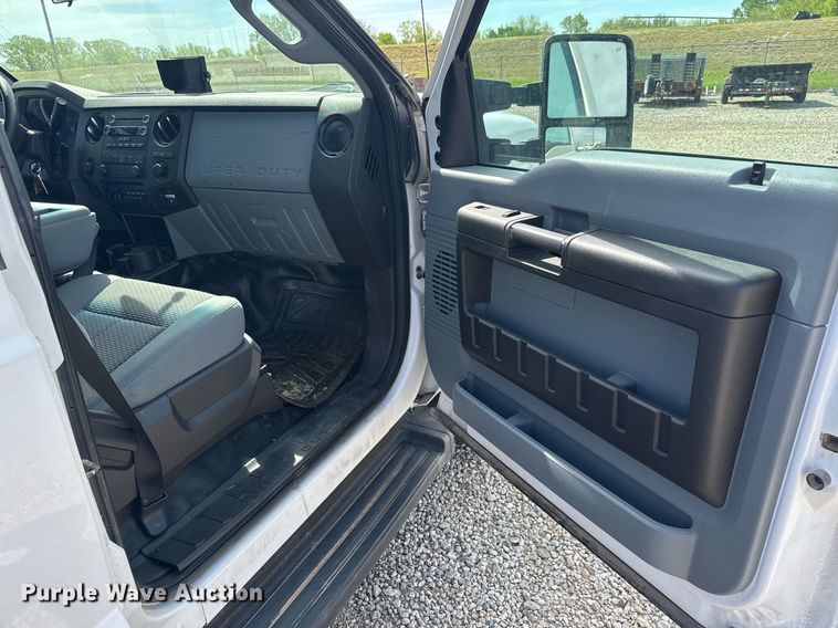 image for item EQ1402 2016 Ford F250 Super Duty  Crew Cab utility bed pickup truck