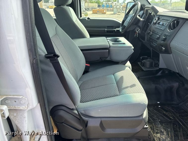 image for item EQ1402 2016 Ford F250 Super Duty  Crew Cab utility bed pickup truck