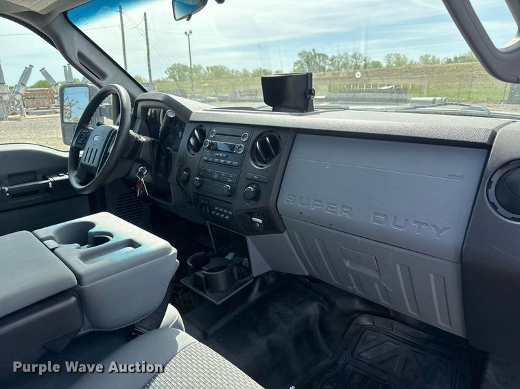 image for item EQ1402 2016 Ford F250 Super Duty  Crew Cab utility bed pickup truck