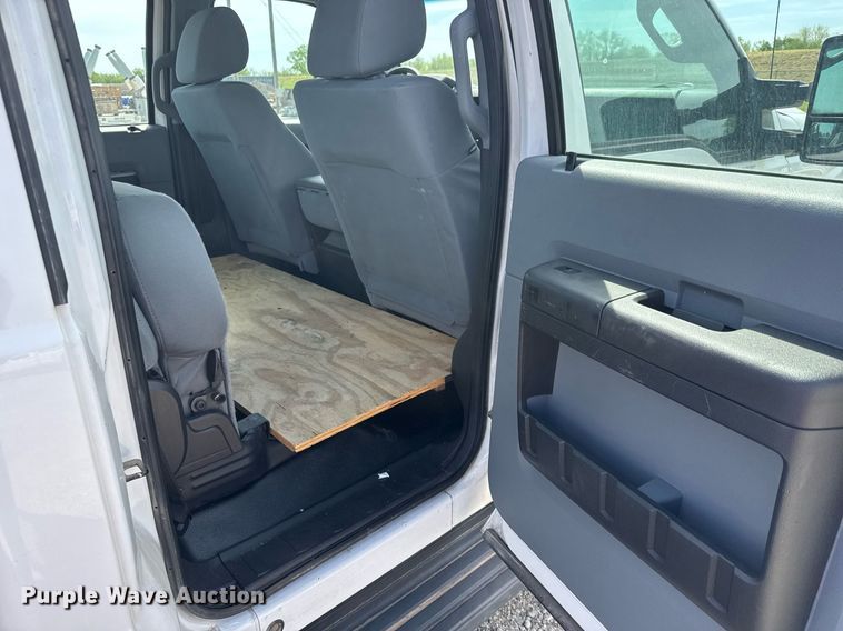 image for item EQ1402 2016 Ford F250 Super Duty  Crew Cab utility bed pickup truck