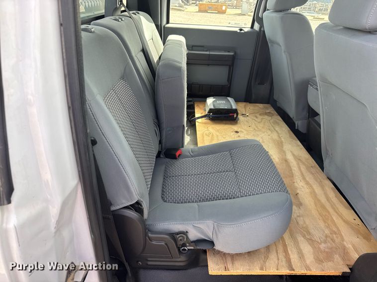 image for item EQ1402 2016 Ford F250 Super Duty  Crew Cab utility bed pickup truck