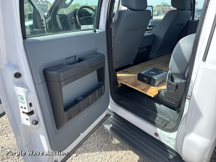image for item EQ1402 2016 Ford F250 Super Duty  Crew Cab utility bed pickup truck